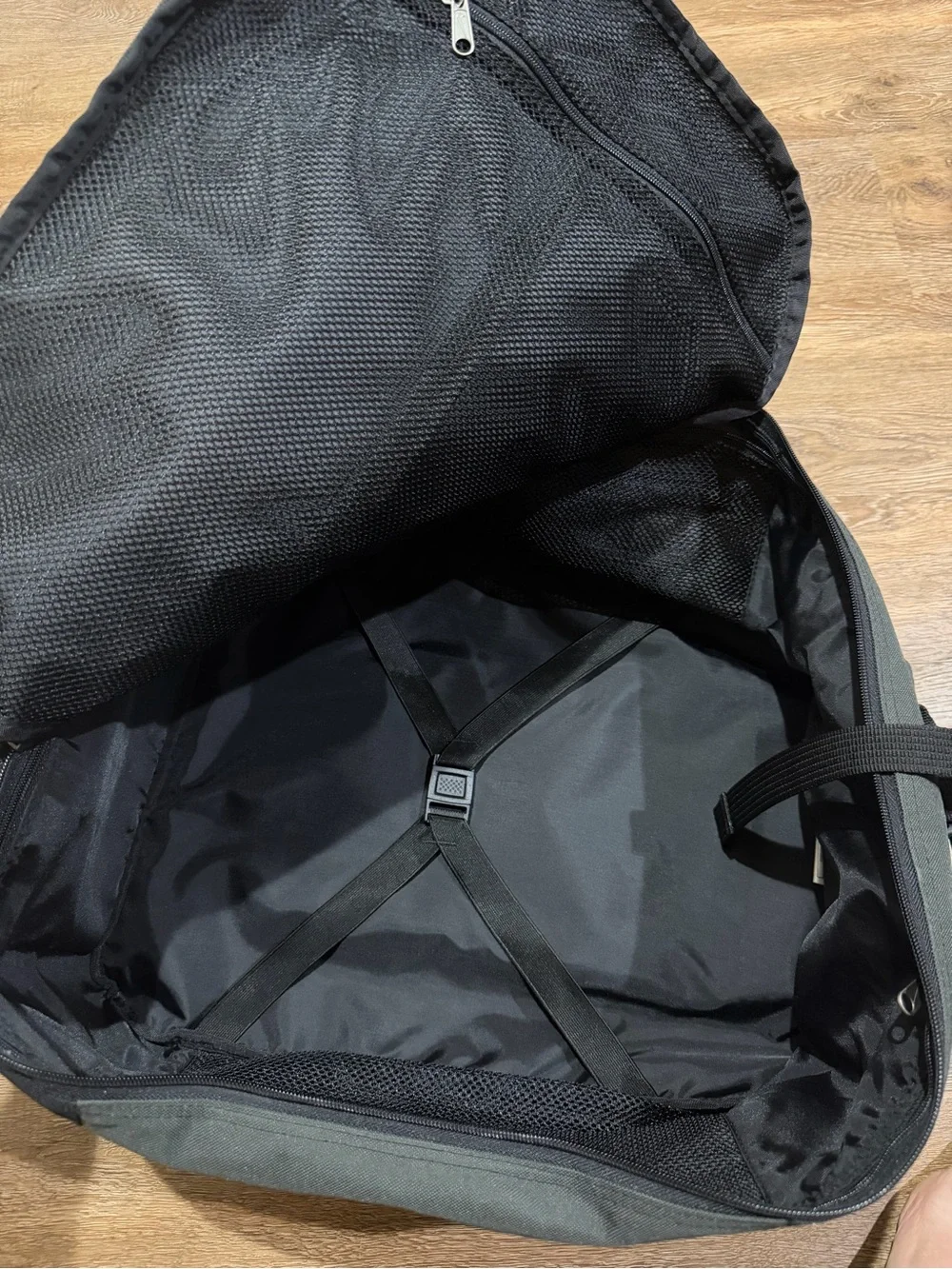 Nike Rolling Carry-On Suitcase w/Detachable Backpack Gray Black 22” Travel Bag